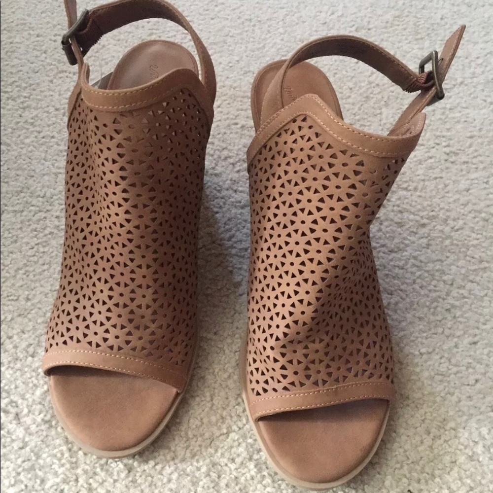 Universal Thread sandals